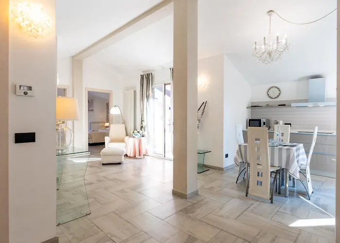 Hostdomus - Casa Madi 아파트 알라시오